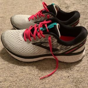 Brooks Ghost running shoes version 11